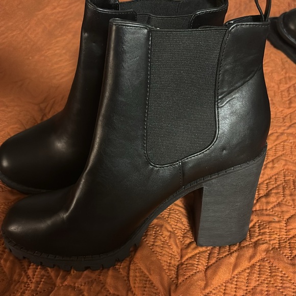 NWOT black heel booties - Picture 4 of 4